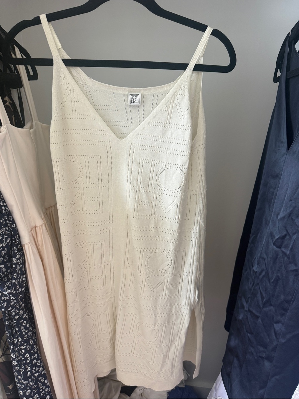 Toteme logo knit dress / long top side slit
